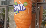 Бутилка на Fanta височина 3.00 м